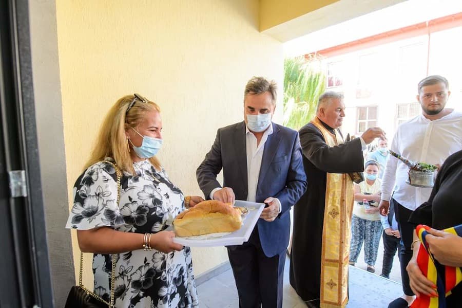 PENIBIL! Candidatul PNL la primărie a inaugurat o școală nefuncțională