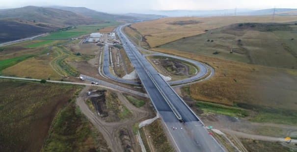 Lucru scump și de mântuială: O altă autostradă din România s-a crăpat! FOTO