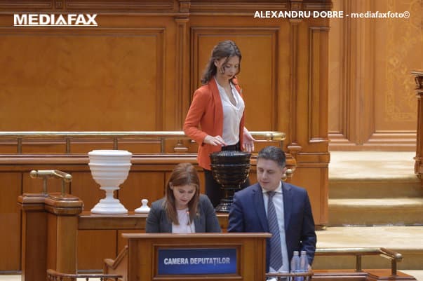 INIȚIATIVELE juniorilor Parlamentului: combaterea ambroziei, protejarea zootehniei