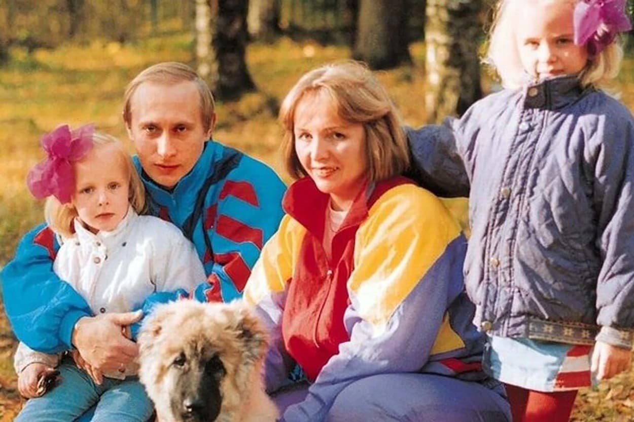 Ce scrie fiica lui Vladimir Putin despre războiul din Ucraina când crede că lumea nu știe cine e