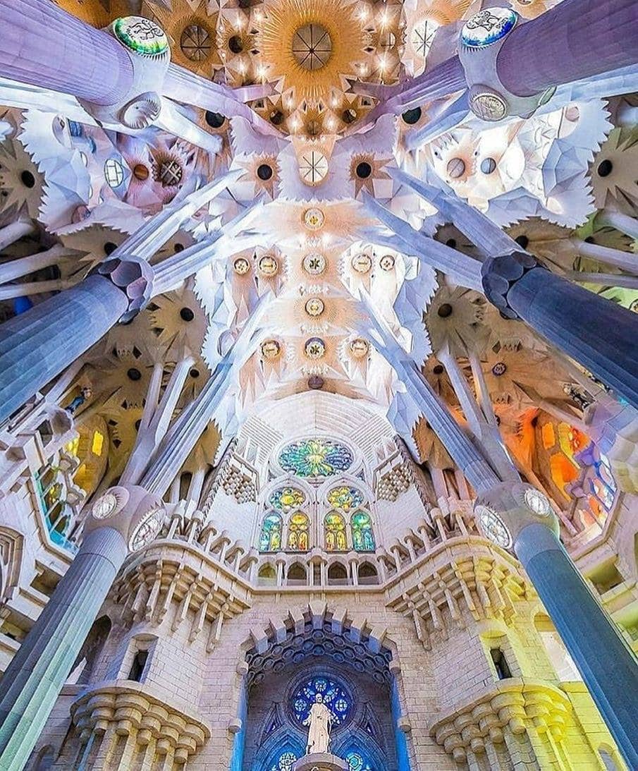 20 de lucruri inedite despre Sagrada Familia, una dintre cele mai spectaculoase clădiri din Europa