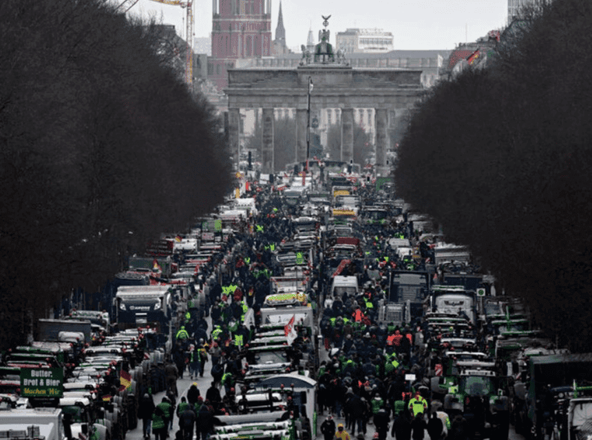 Agricultorii germani încheie la Berlin o săptămână de mobilizare masivă împotriva Guvernului Scholz