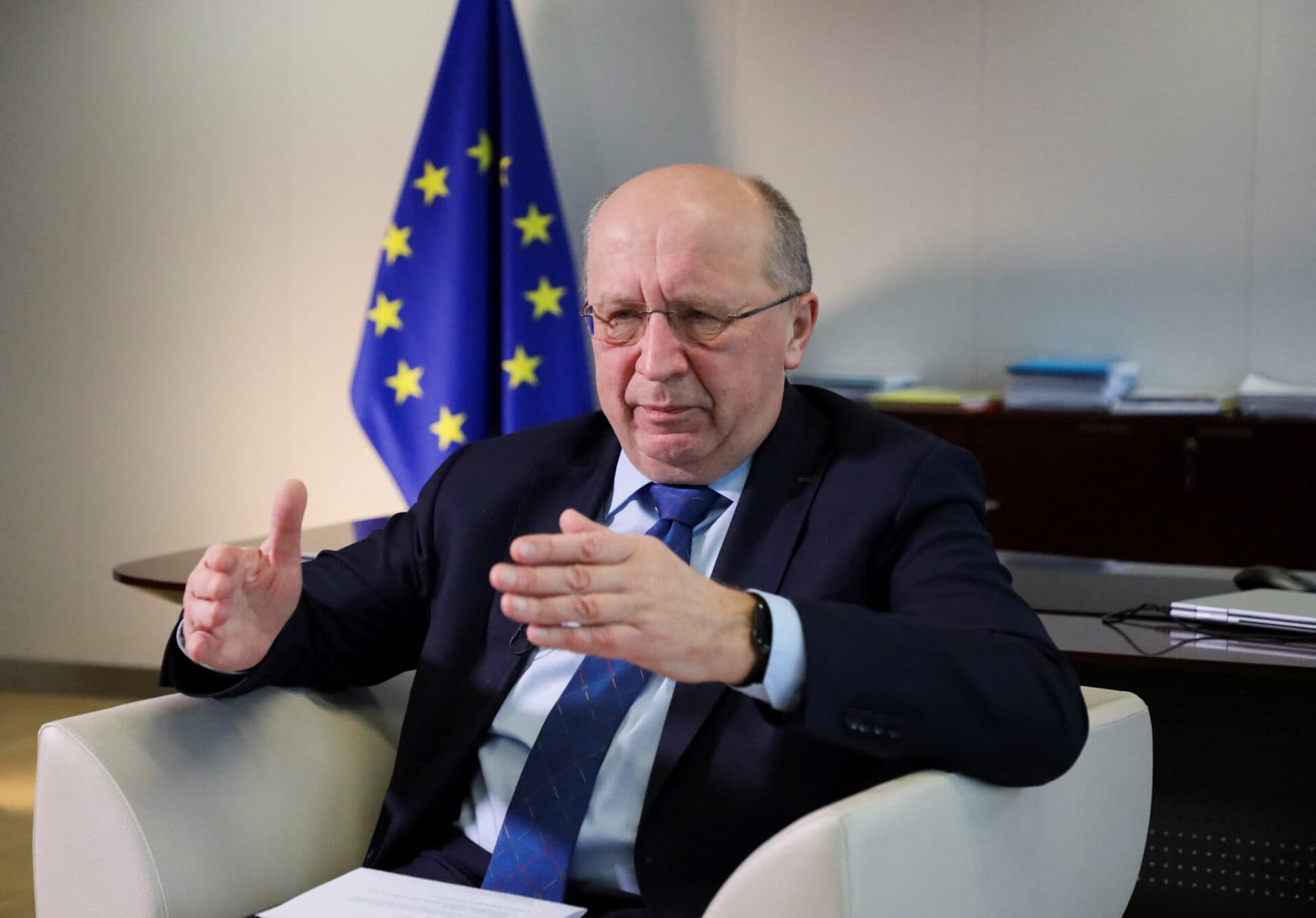 Apărarea europeană. Reguli simplificate pentru achiziții și transferuri