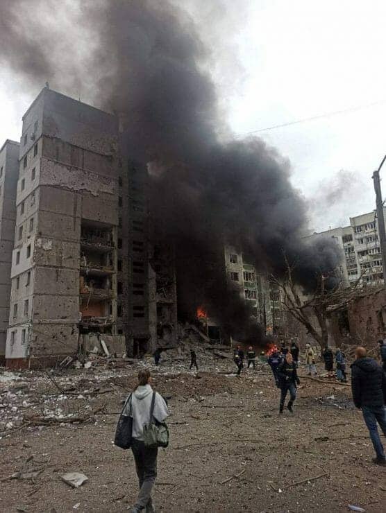 Au tras în blocuri de locuințe, la CERNIHIV! Imaginile sunt tulburătoare FOTO și VIDEO
