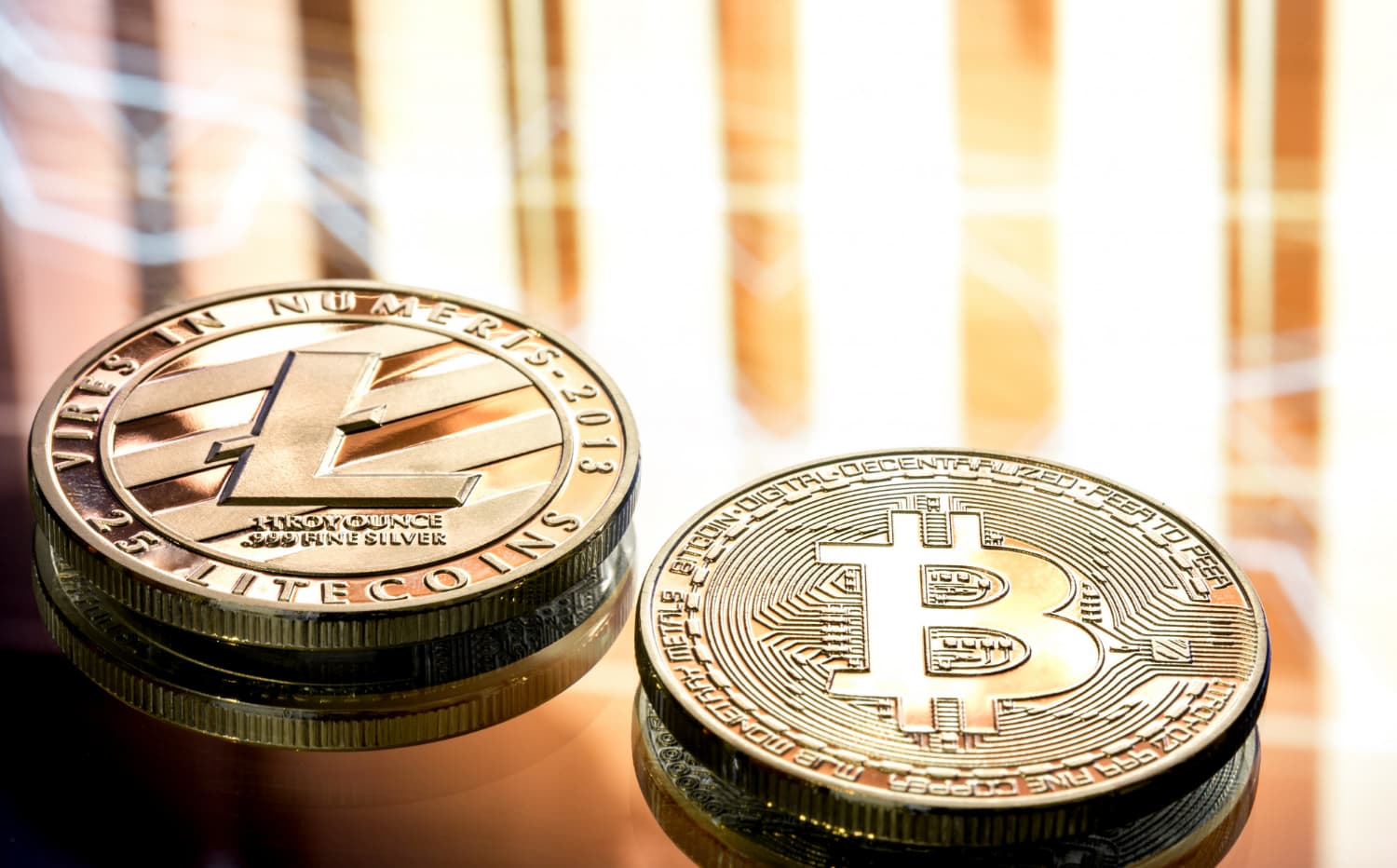 Aurul, argintul şi Bitcoin scad, pe fondul aşteptărilor privind o posibilă majorare a dobânzii de către Fed