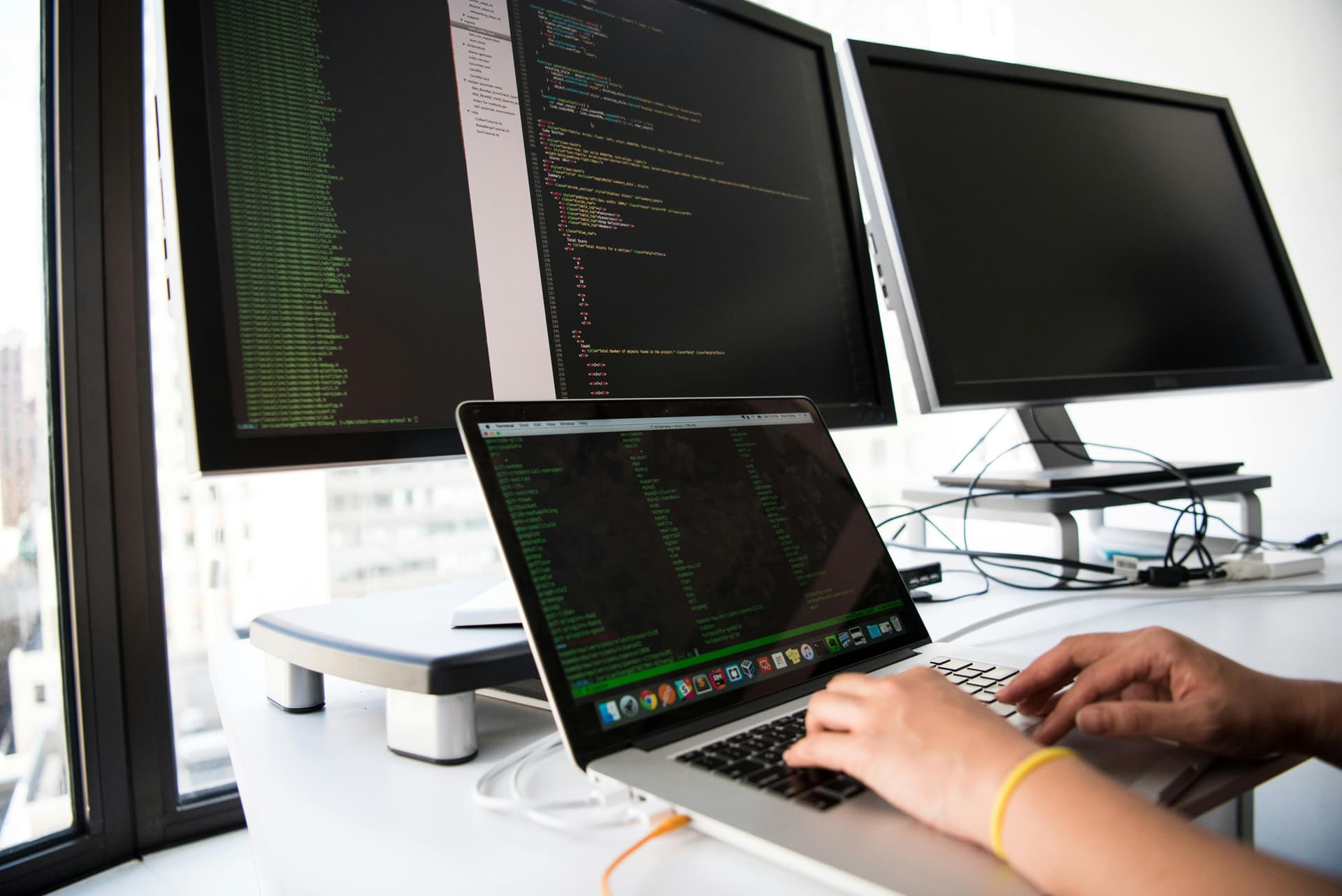 Autoritățile europene de supraveghere pun digitalizarea, reziliența cibernetică și finanțarea sustenabilă în centrul agendei comune