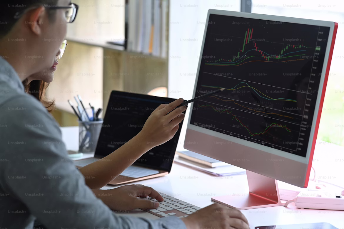 BVB deschide pe verde ședința de miercuri. Investitorii reacționând pozitiv la evoluțiile economice și la știrile corporative