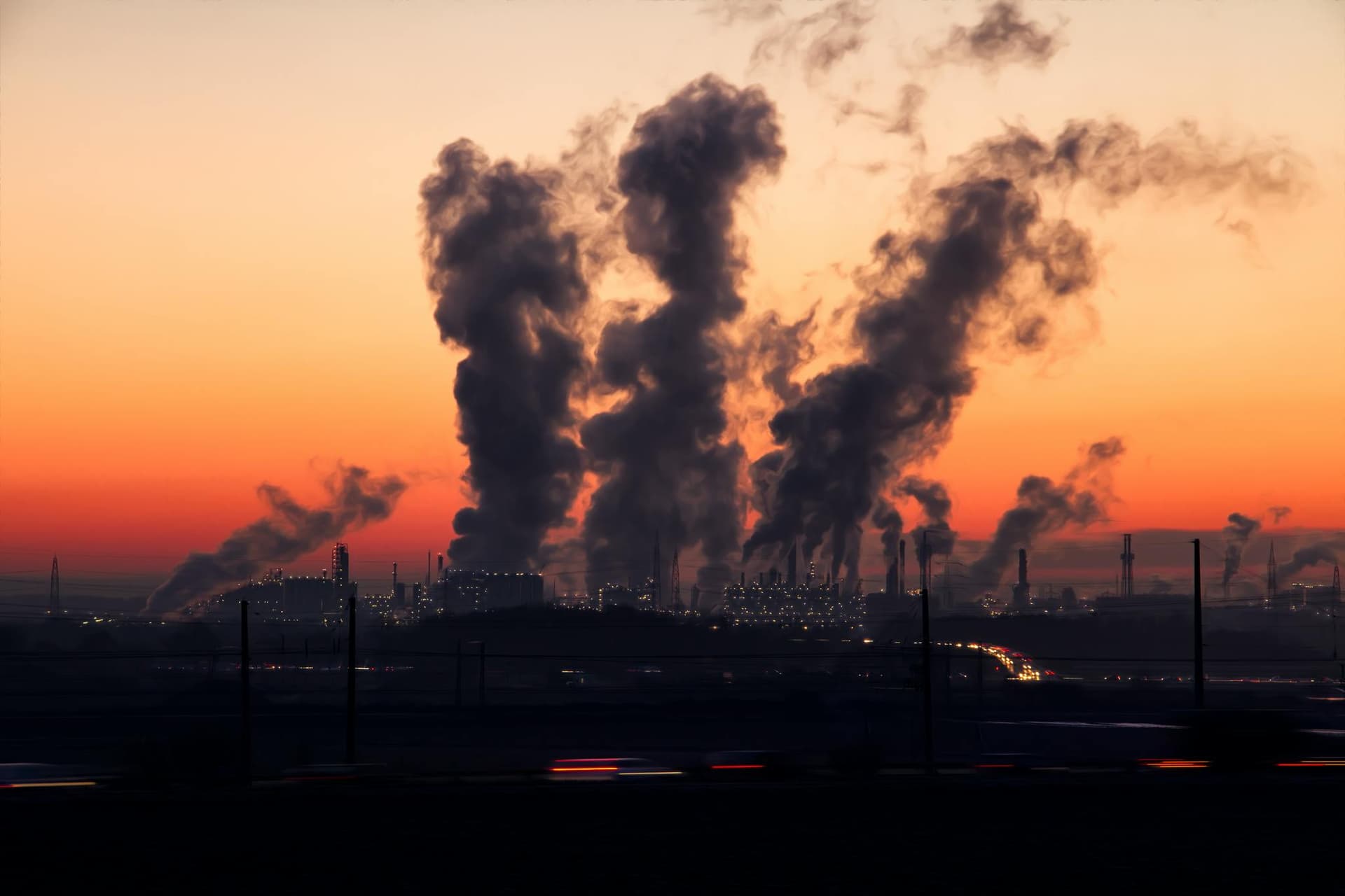 Calitatea aerului se îmbunătățește în Europa, dar ozonul și particulele rămân peste nivelurile sigure