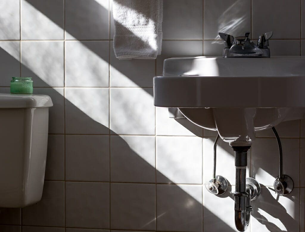 Când trebuie să apelezi la serviciile unui instalator? Care sunt prețurile pentru reparațiile instalațiilor sanitare?