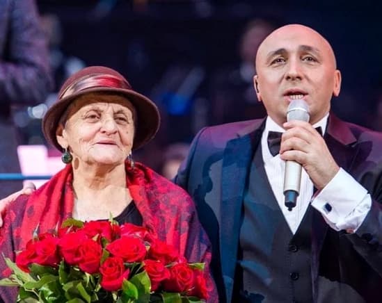 Câți bani ia Marcel Pavel să cânte la o nuntă! ”Au trimis și elicopterul după mine”