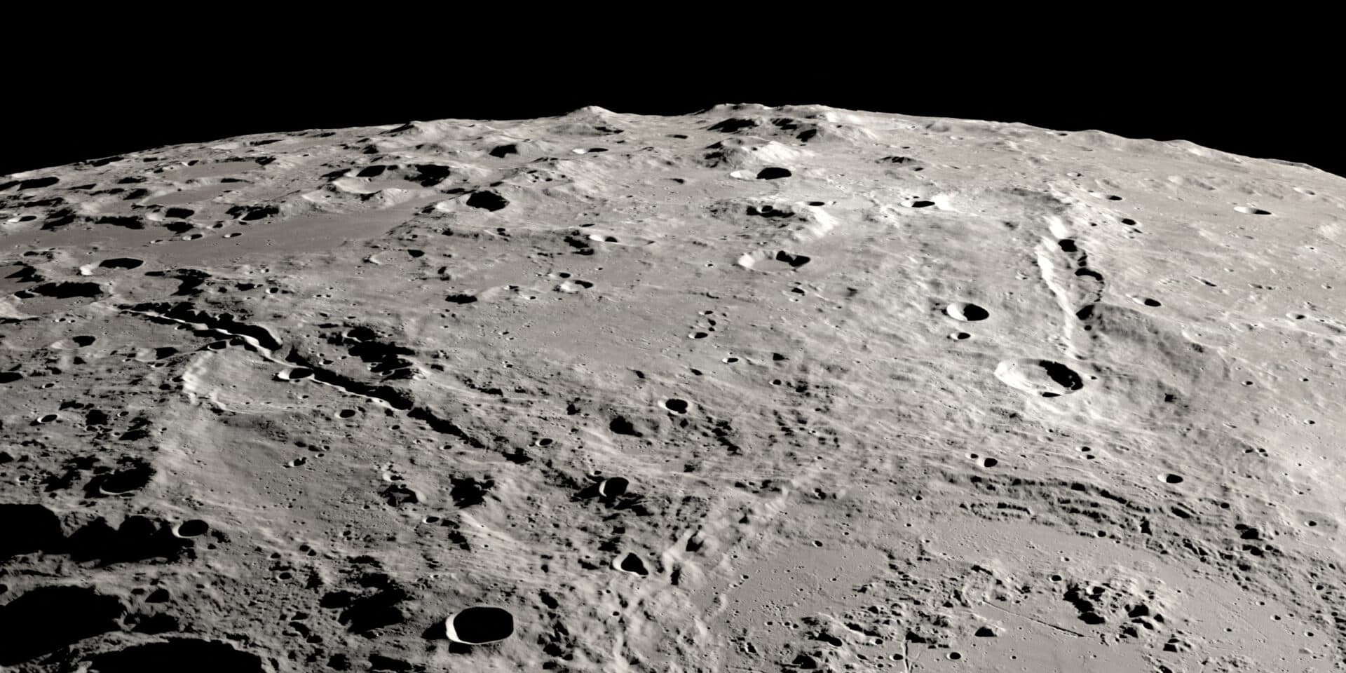 Cicatricile Lunii. Două canioane colosale, relicve ale unui impact devastator