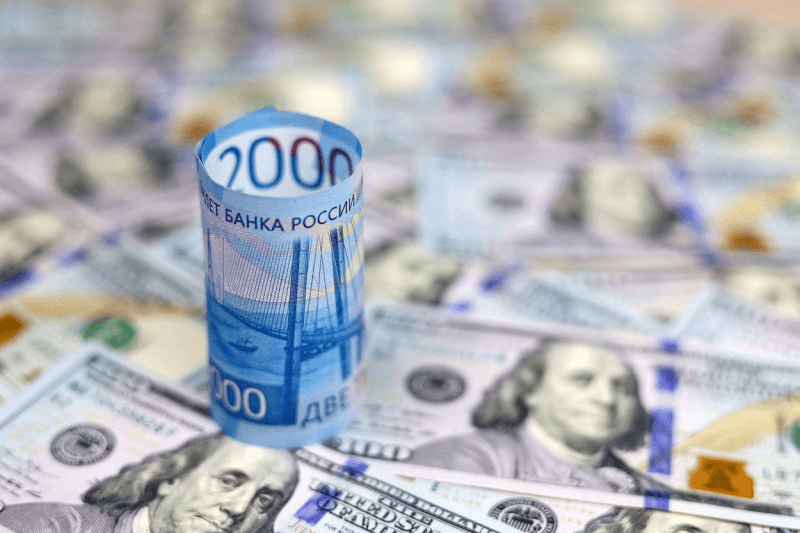 CNN: Rusia a evitat colapsul economic, dar declinul a început. „Ne-am întors cu aproximativ 10 ani”
