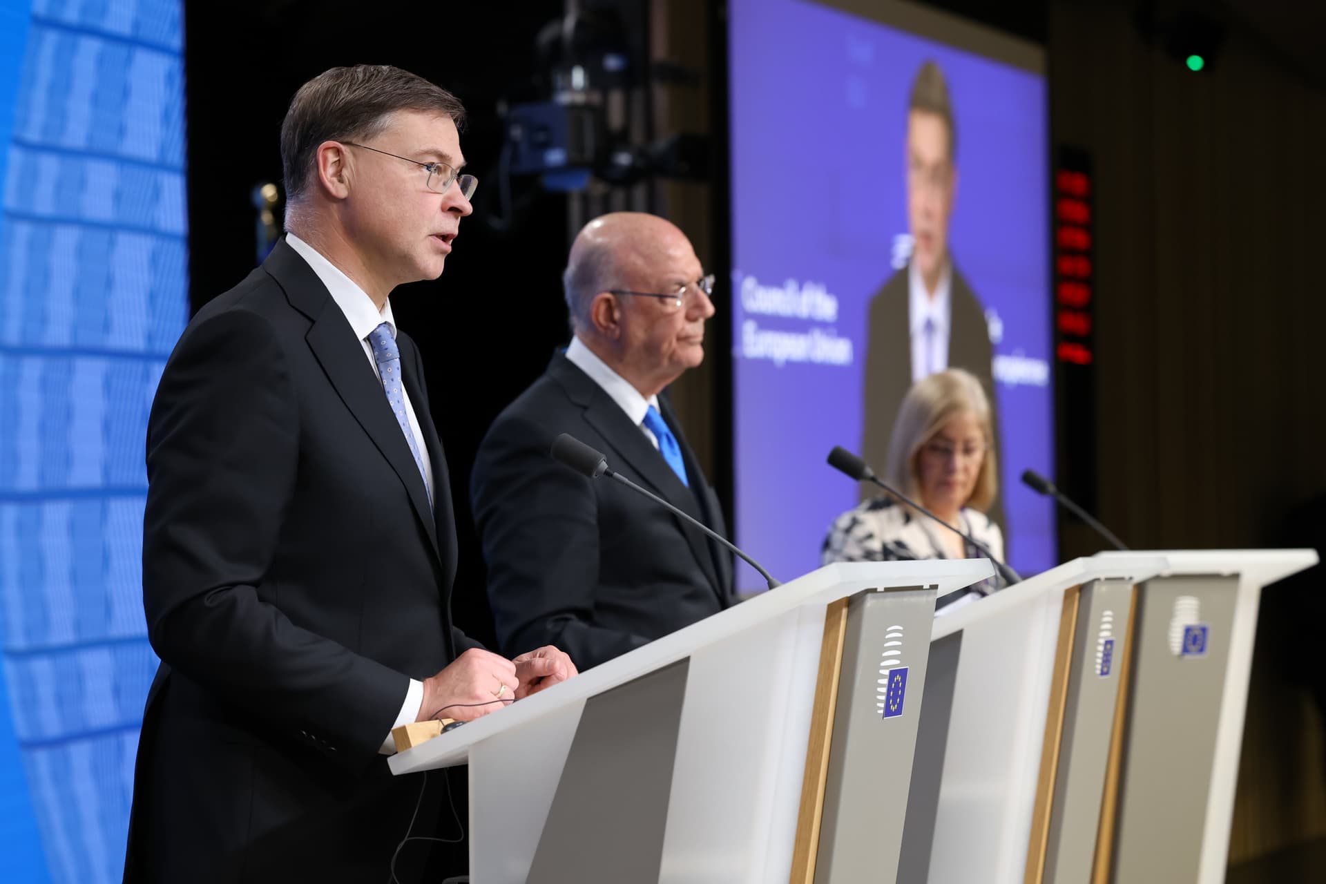 Comisarul european Valdis Dombrovskis susține că sprijinul financiar pentru Ucraina și finalizarea PNRR devin priorități economice urgente pentru UE