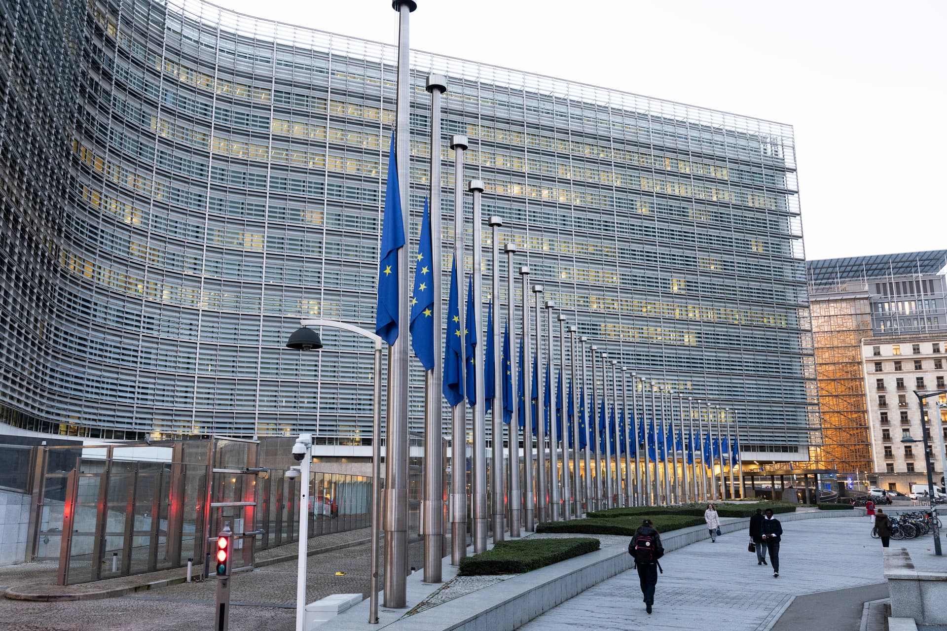 Comisia Europeană cere contribuții pentru revizuirea regulilor UE privind garanțiile de stat, cu accent pe prime conforme pieței și reducerea poverii administrative