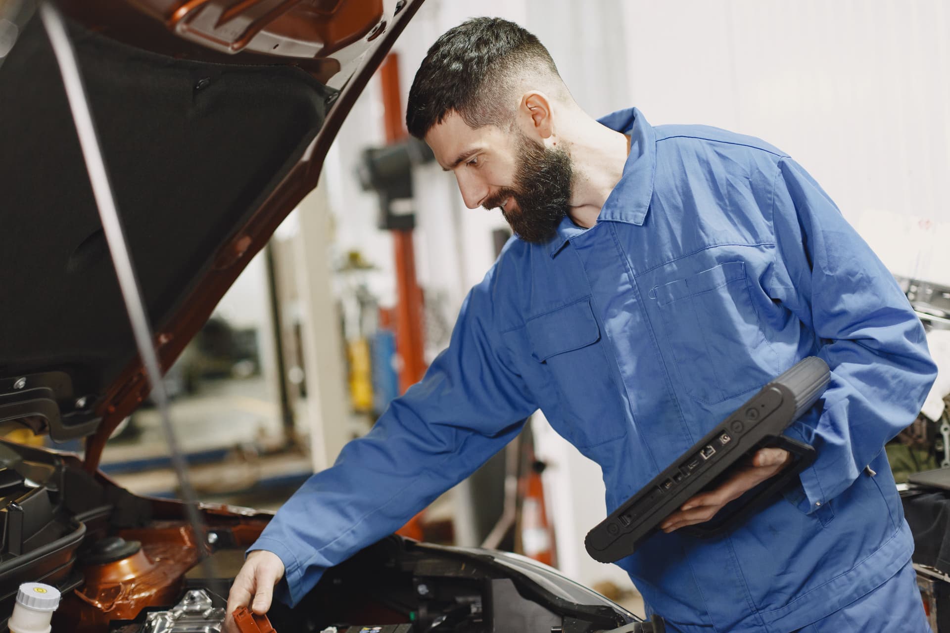 Șoferii trebuie să poată alege între service-uri autorizate și reparatori independenți