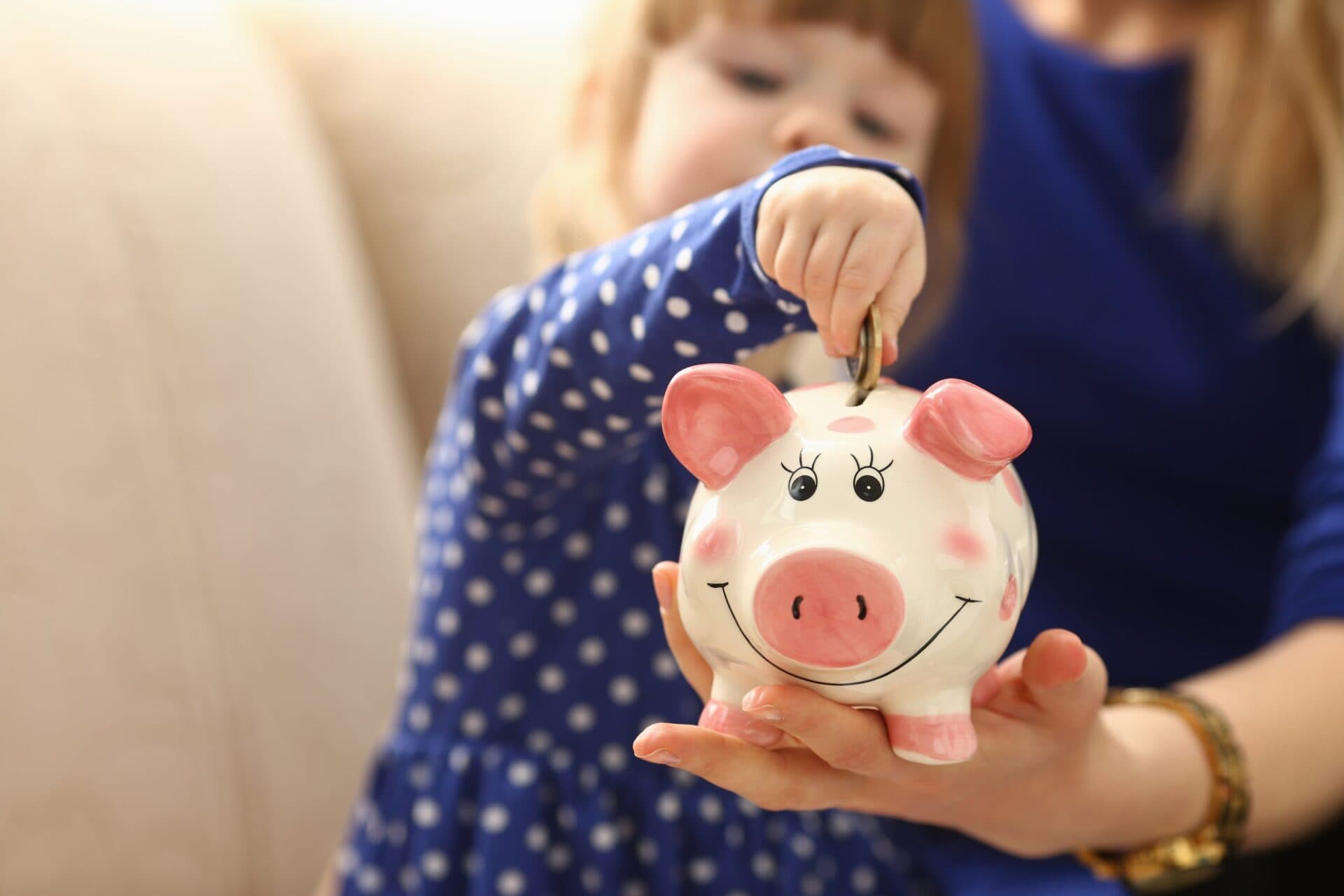 Cum îi învățăm pe copii ce înseamnă banii. Primii pași către educația financiară