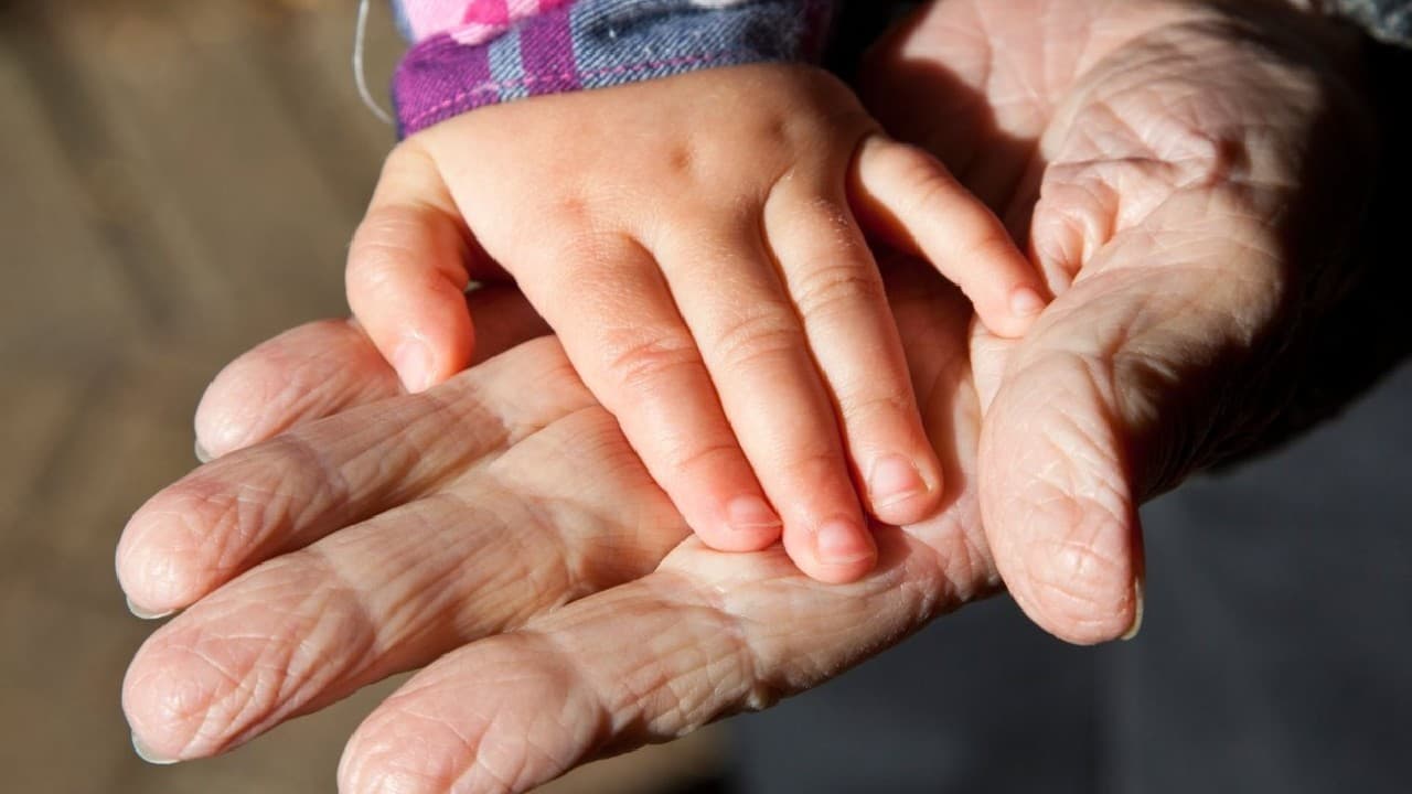 Demografie și economie. România are deja mai mulți bunici decât nepoți