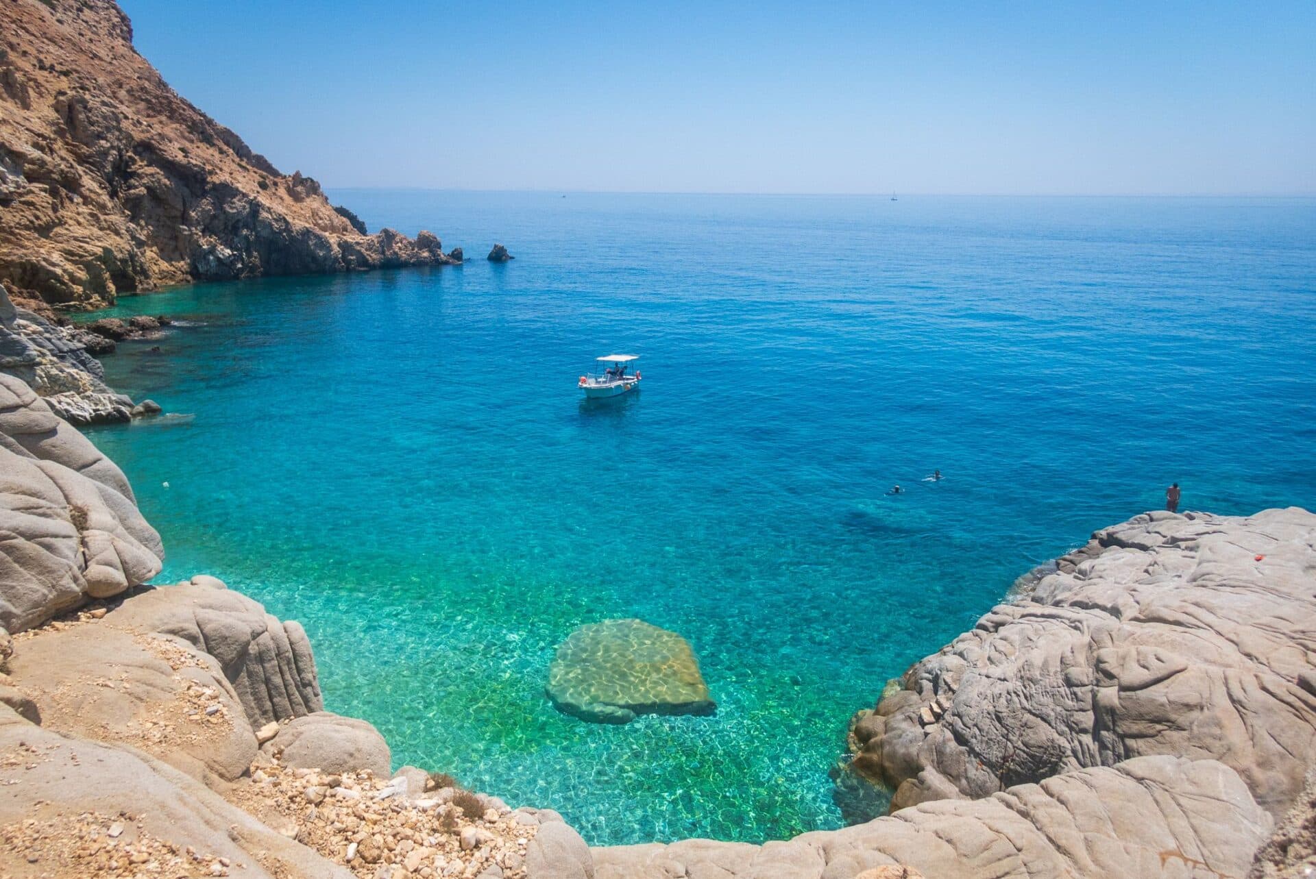 Destinații de vacanță în Europa vara cu apă turcoaz. Care sunt cele mai frumoase locuri pentru relaxare