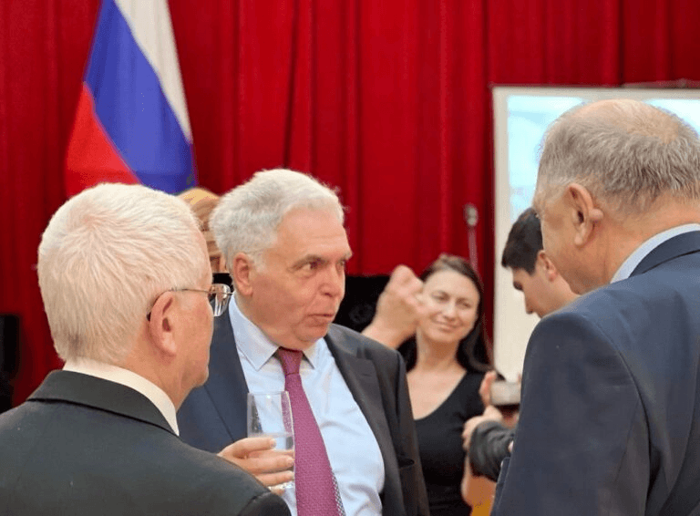 Diana Șoșoacă și Adrian Severin au sărbătorit Ziua Unității Naționale a Rusiei, la ambasada de la București