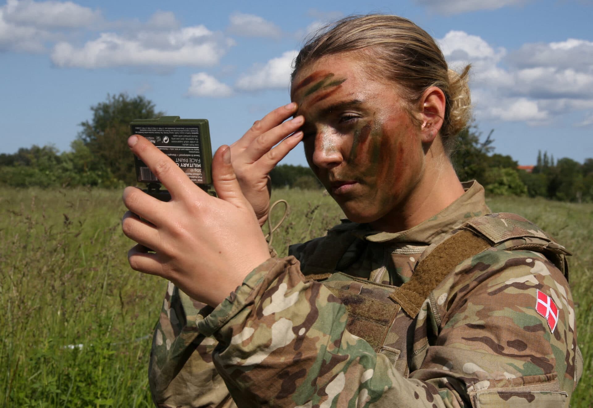 Egalitate în armată. Danemarca aduce femeile în serviciul militar obligatoriu