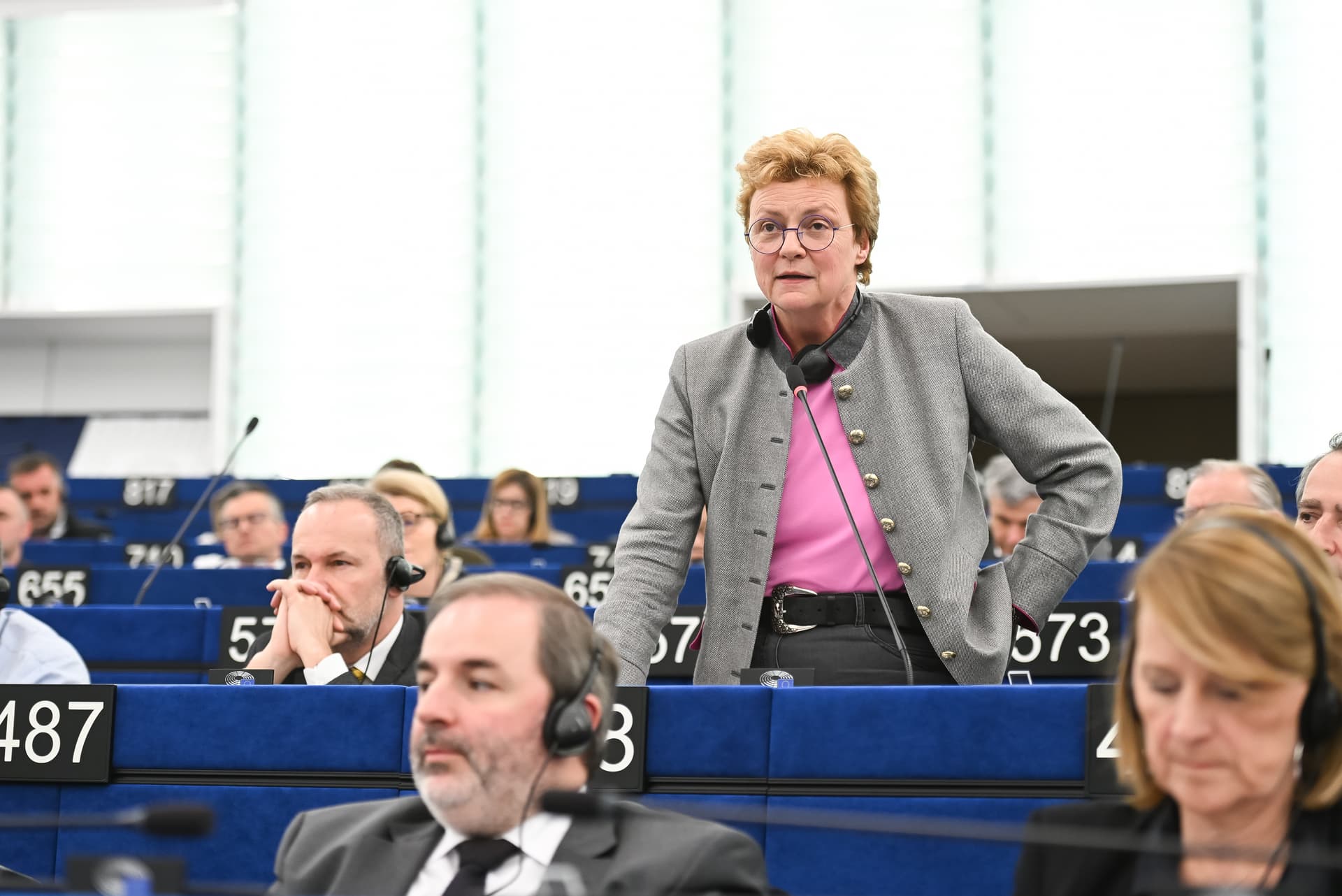 Eurodeputații cer limite pentru finanțarea UE pe bază de performanță în următorul buget multianual
