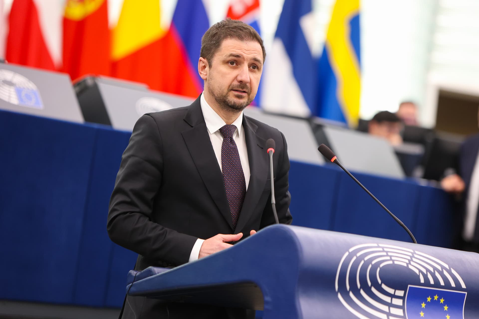 Eurodeputatul Adrian Axinia anunță o primă victorie pentru familii în negocierile UE privind drepturile pasagerilor aerieni