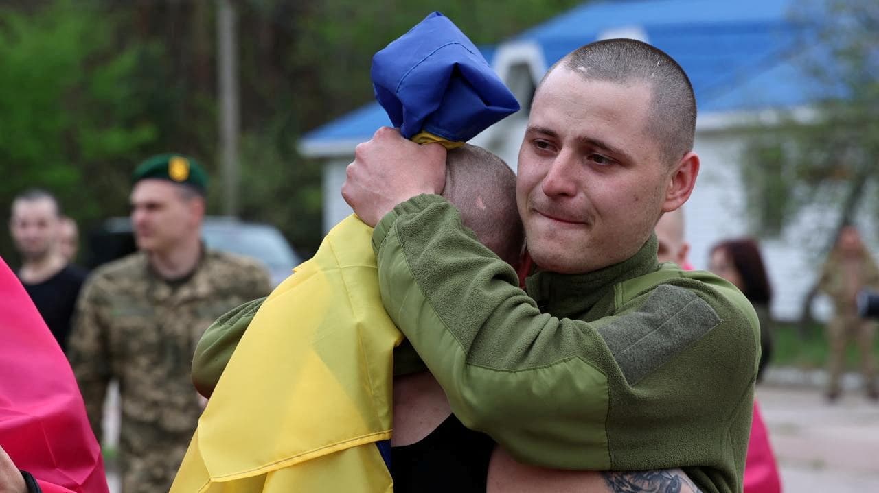 Fereastră de umanitate. Rusia și Ucraina își recuperează prizonierii într-un nou acord