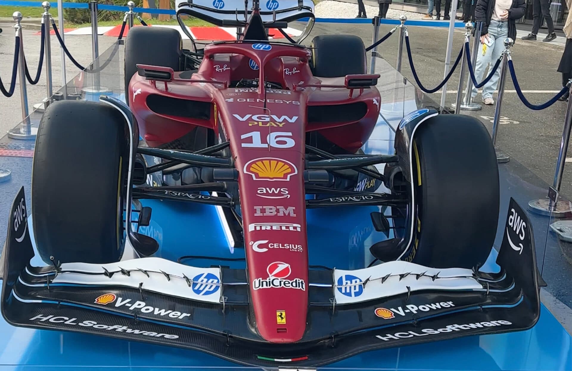 Ferrari de Formula 1 de 15 milioane de euro, expus la București! Ce firmă românească este în parteneriat cu Scuderia Ferrari