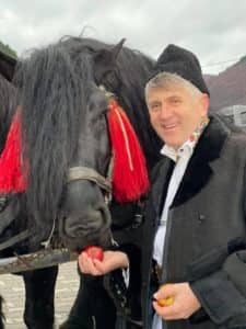 Fostul preot Cristian Pomohaci ajunge din nou la judecată. Banii, nu altceva l-au înfundat