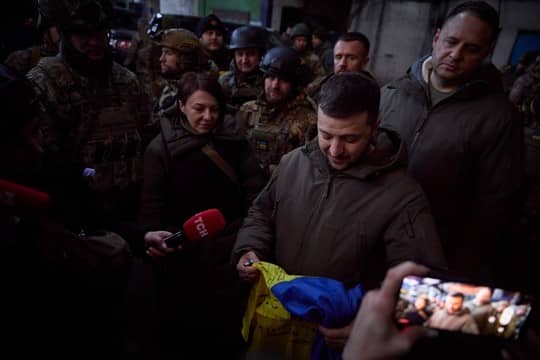 Gest emoționant al lui Zelenski. Ce cadou i-a adus din Ucraina lui Joe Biden