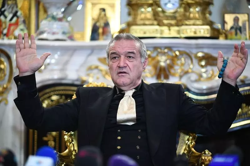 Înainte de Crăciun, Gigi Becali a dăruit palatul de la Piața Victoriei! La cine a ajuns cadoul pe care a dat 7 milioane de euro