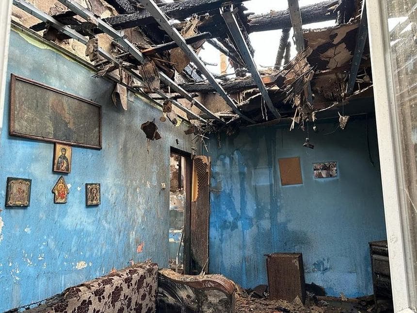 Guvernul ajută 6 familii din Brașov să își reconstruiască casele, făcute scrum într-un incendiu. FOTO