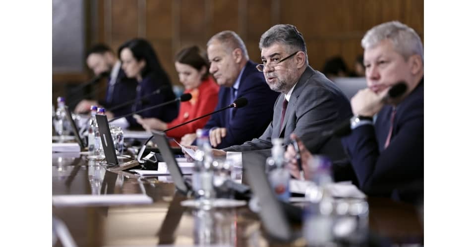 Guvernul aprobă astăzi contractul de finanţare cu BEI, în valoare de 200 de milioane de lei, pentru o nouă secţiune a autostrăzii A3, de 42 de kilometri. Ciolacu: Avem cel mai mare volum de finanţări pentru infrastructură din toată istoria modernă