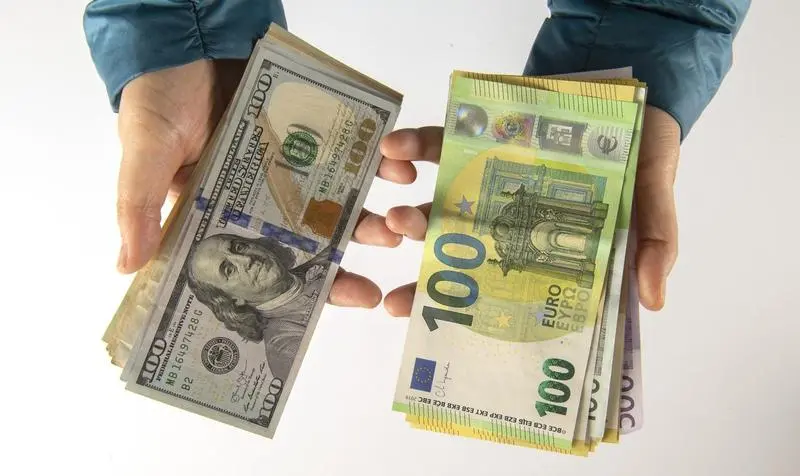 iBanFirst: „În 2025, dolarul va rămâne puternic, cursul EUR/RON se va menține stabil”