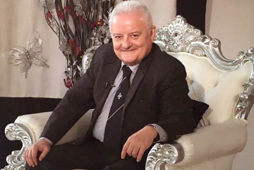 La cine a ajuns fabrica ce l-a falimentat pe Irinel Columbeanu. Ajuns la sapă de lemn, afaceristul a pierdut 7 milioane de euro mizând pe ”columbeanit”, un ciment