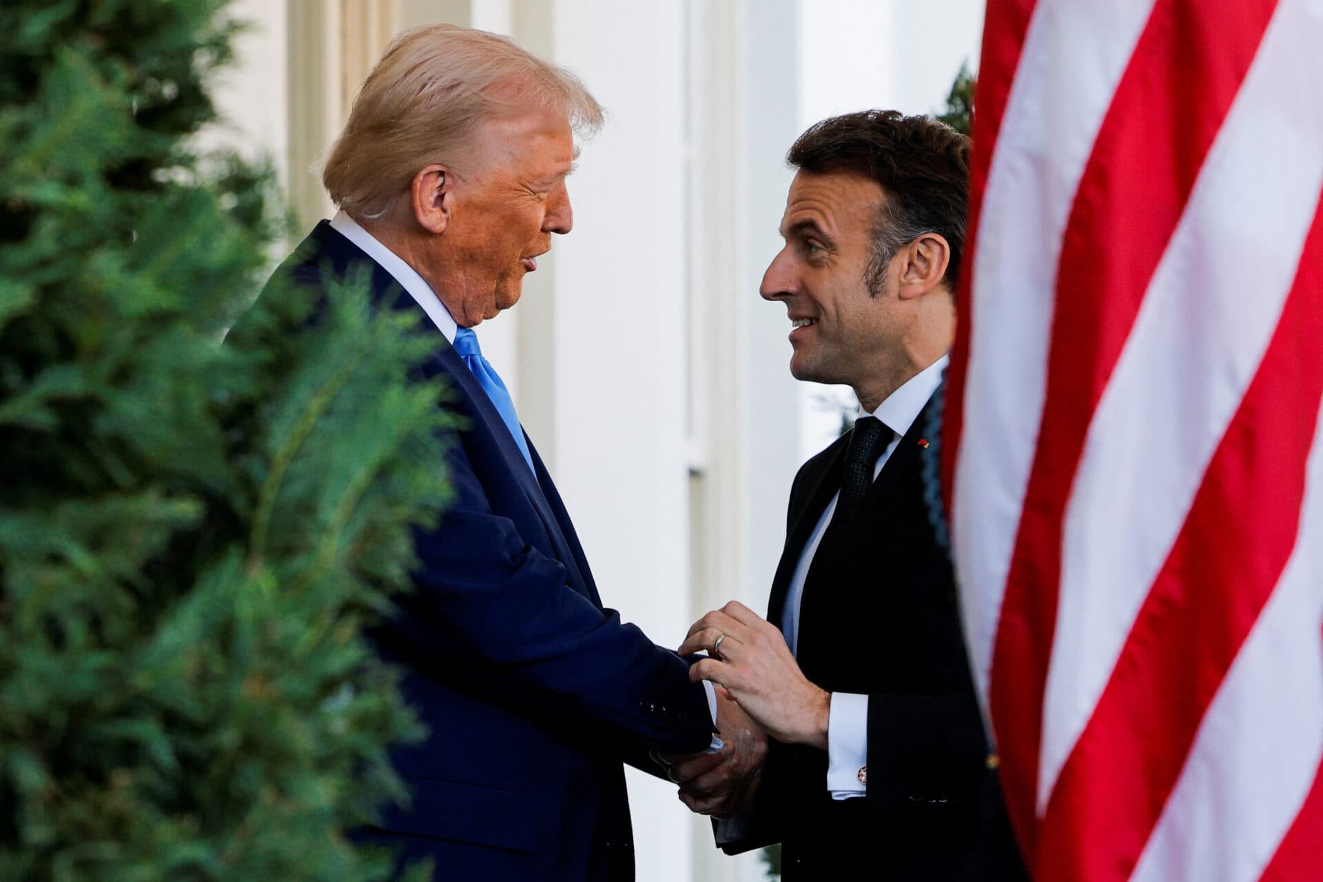 Lideri în contrast. Trump, Macron și calea lor diferită spre pace în Ucraina