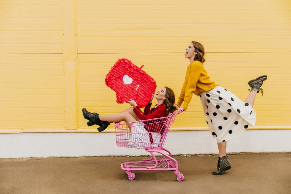 Livestream și TikTok shopping - tendințele e-commerce ale anului 2022, conform GLAMI.ro