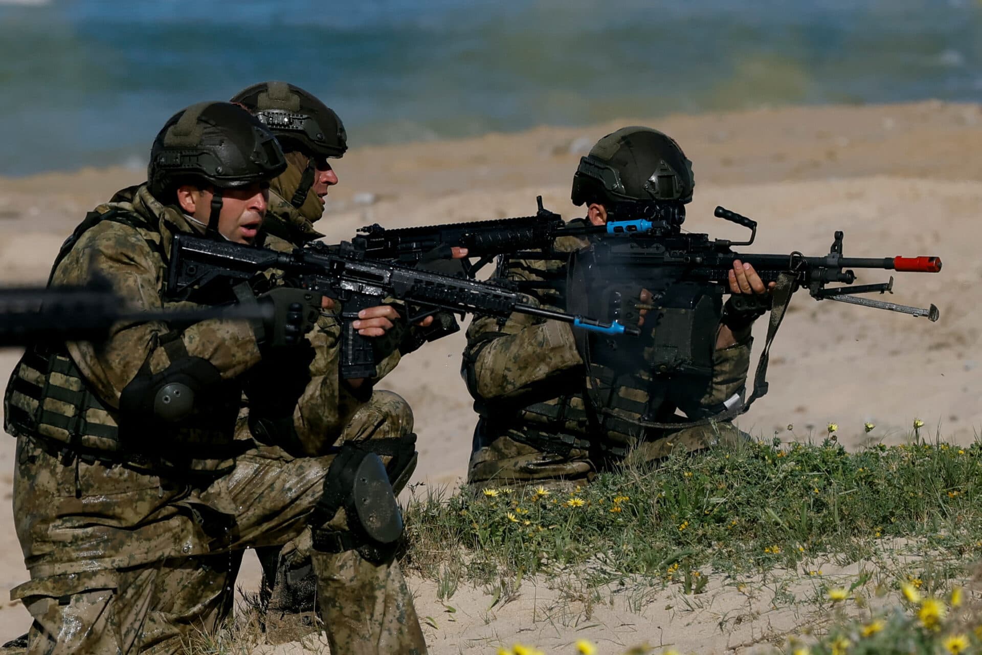 Lupta pentru piețele de armament. SUA presează Europa să cumpere arme americane