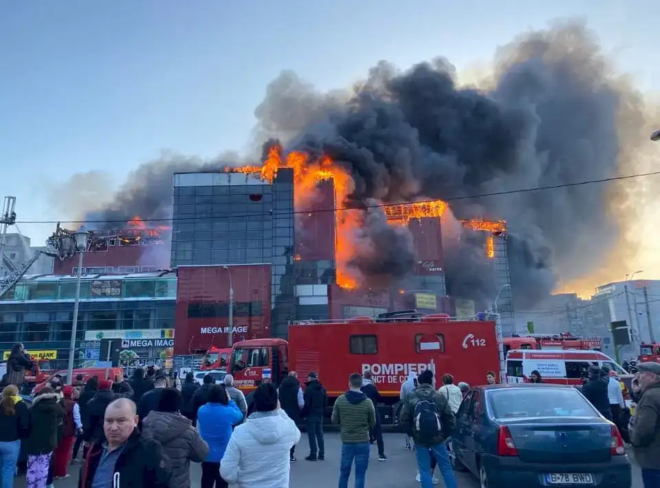 Magazinul PROSPER din Sectorul 5 a luat foc