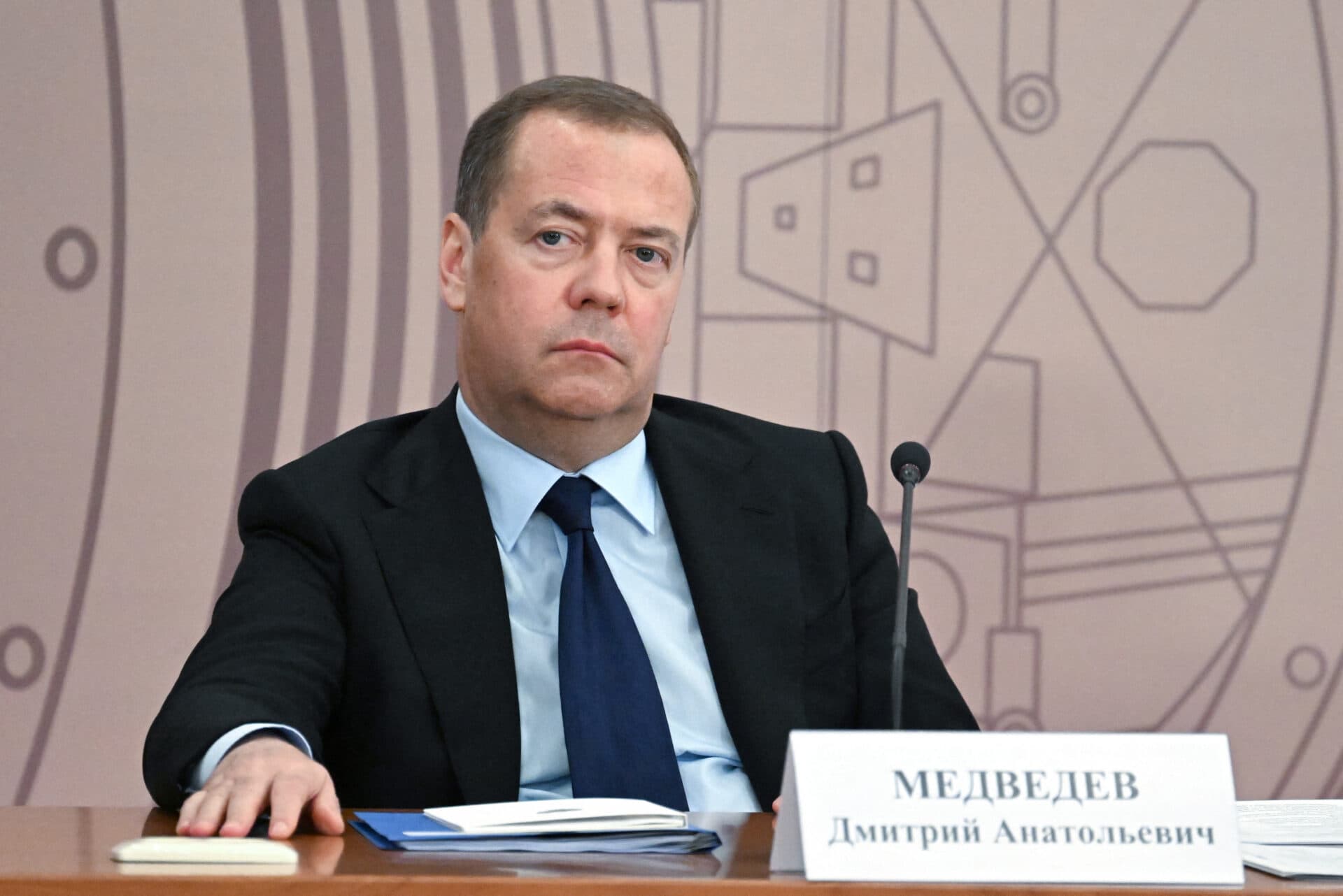 Medvedev, profetul Kremlinului: „Timpul Europei a trecut"