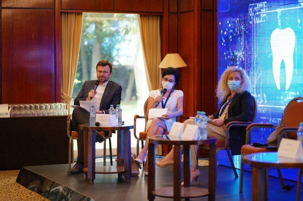 Ministerul Sănătății și CNAS, la primul Forum PALMED privind medicina dentară din România