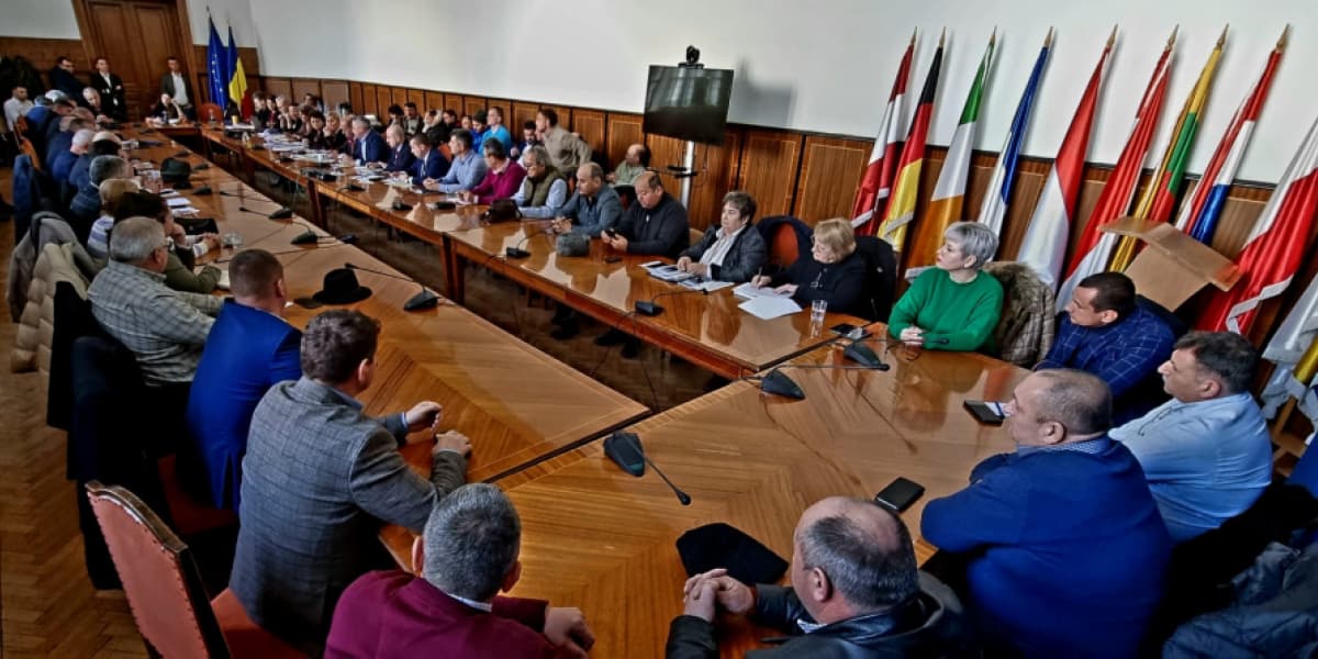 Ministrul Agriculturii: De acum înainte, toate deciziile se vor lua de mediul asociativ în cadrul unui grup tehnic cu Ministerul Agriculturii. Crescătorii de vaci de carne vor primi şi anul acesta un sprijin de 100 de euro pe cap de animal pe cadrul Ucraina
