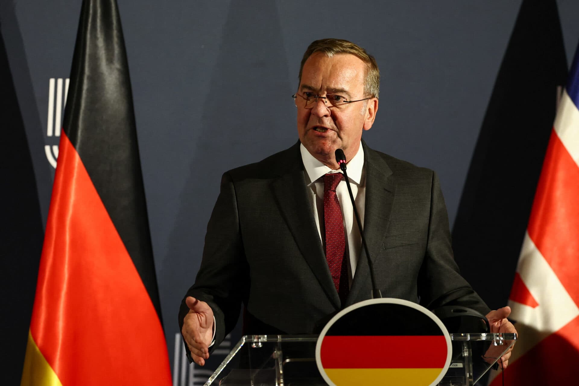 Ministrul german al apărării, despre Trump: "Bănuiesc că și-a evaluat incorect poziția de negociere"