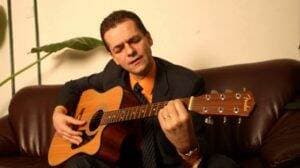 Momentul de vârf al carierei muzicale a premierului României! Puțini știu că Ludovic Orban a cântat alături de un legendar muzician, la un mare eveniment rock