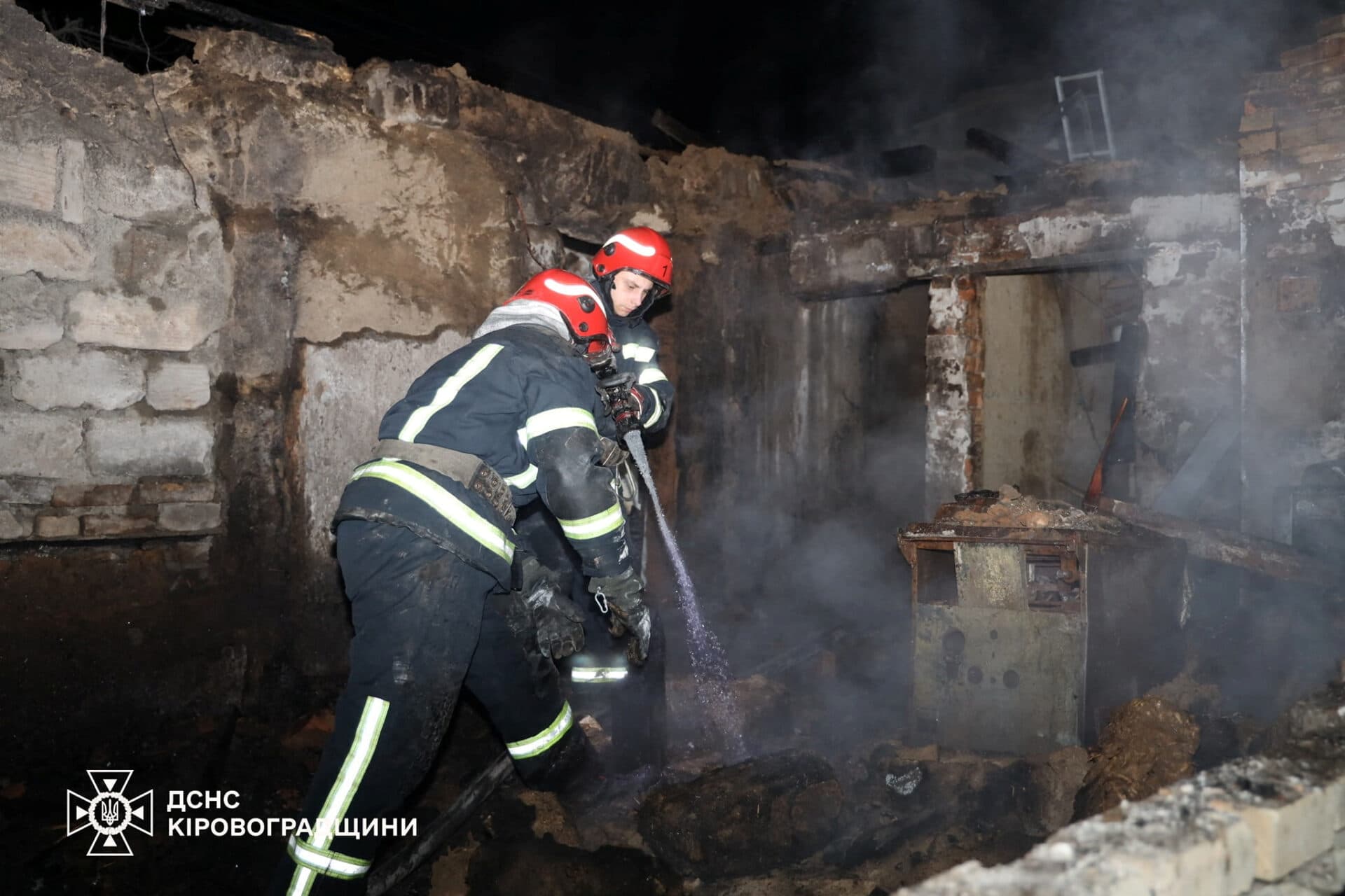 Noapte de teroare. Dronele rusești distrug case și rănesc civili în Ucraina