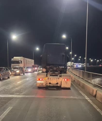 Nou protest al transportatorilor, la Constanţa/ Camioanele şi autoturismele au mărşăluit prin municipiu şi prin zona portuară