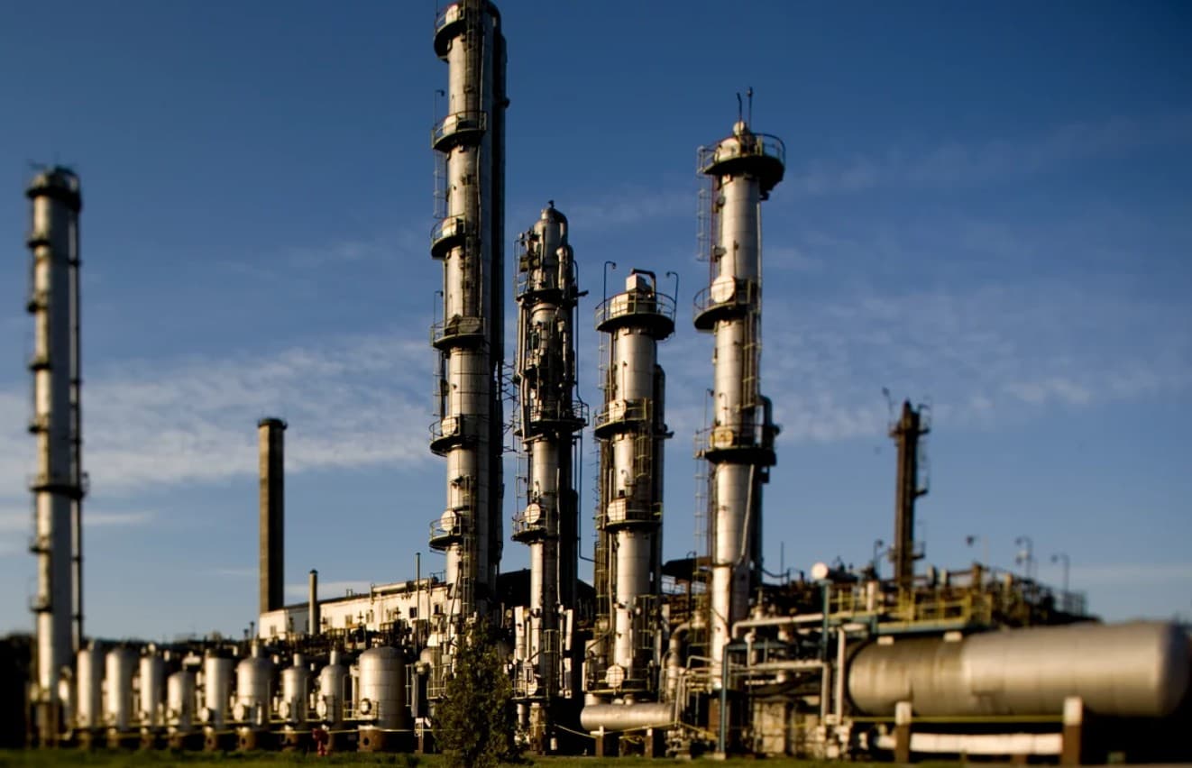 O bucată din ultima petrochimie „comunistă” din România, vândută pe câteva milioane de euro