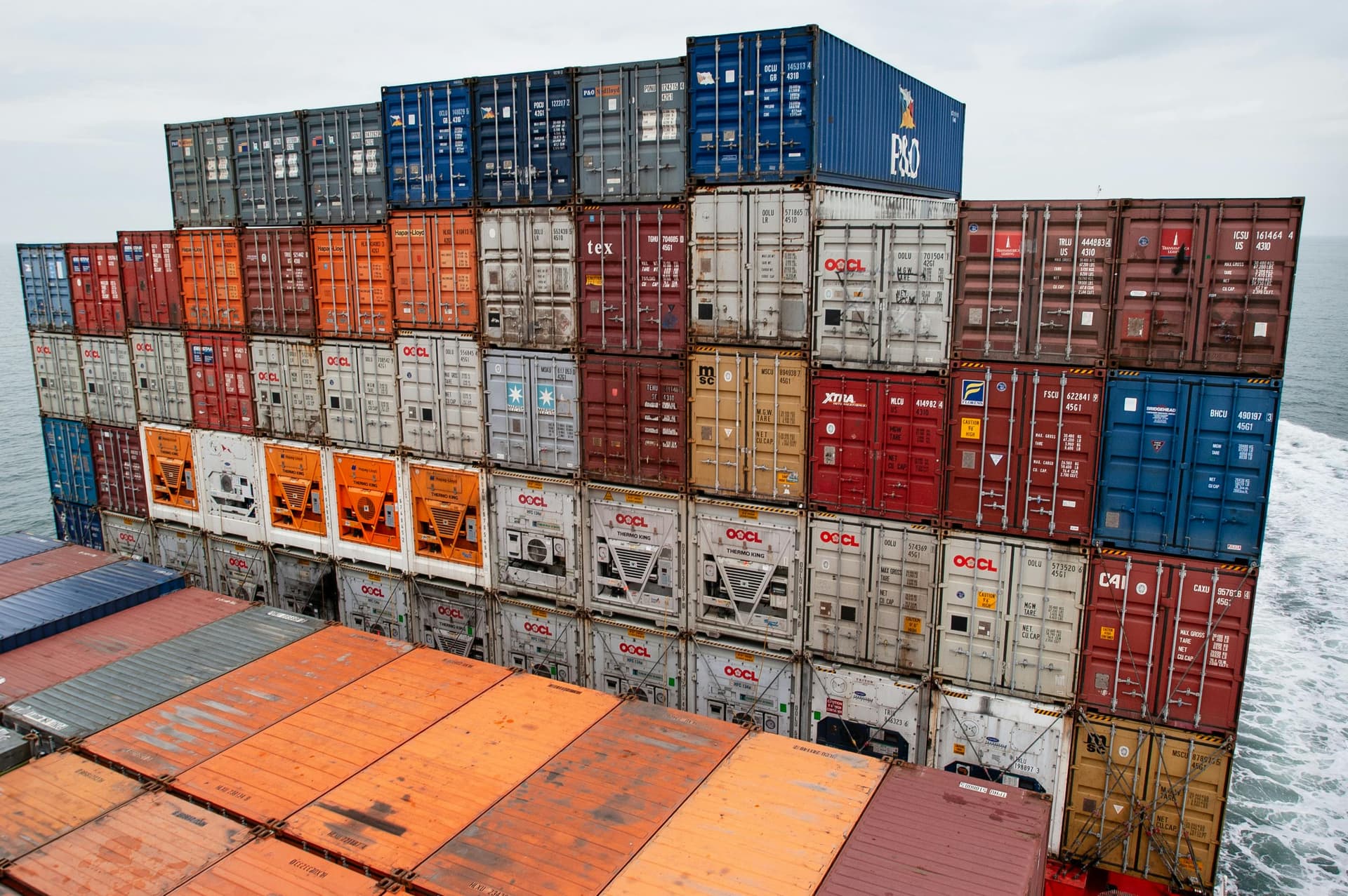 OLAF ajută la confiscarea a aproape 70.000 kg de textile suspectate că au fost deviate în UE