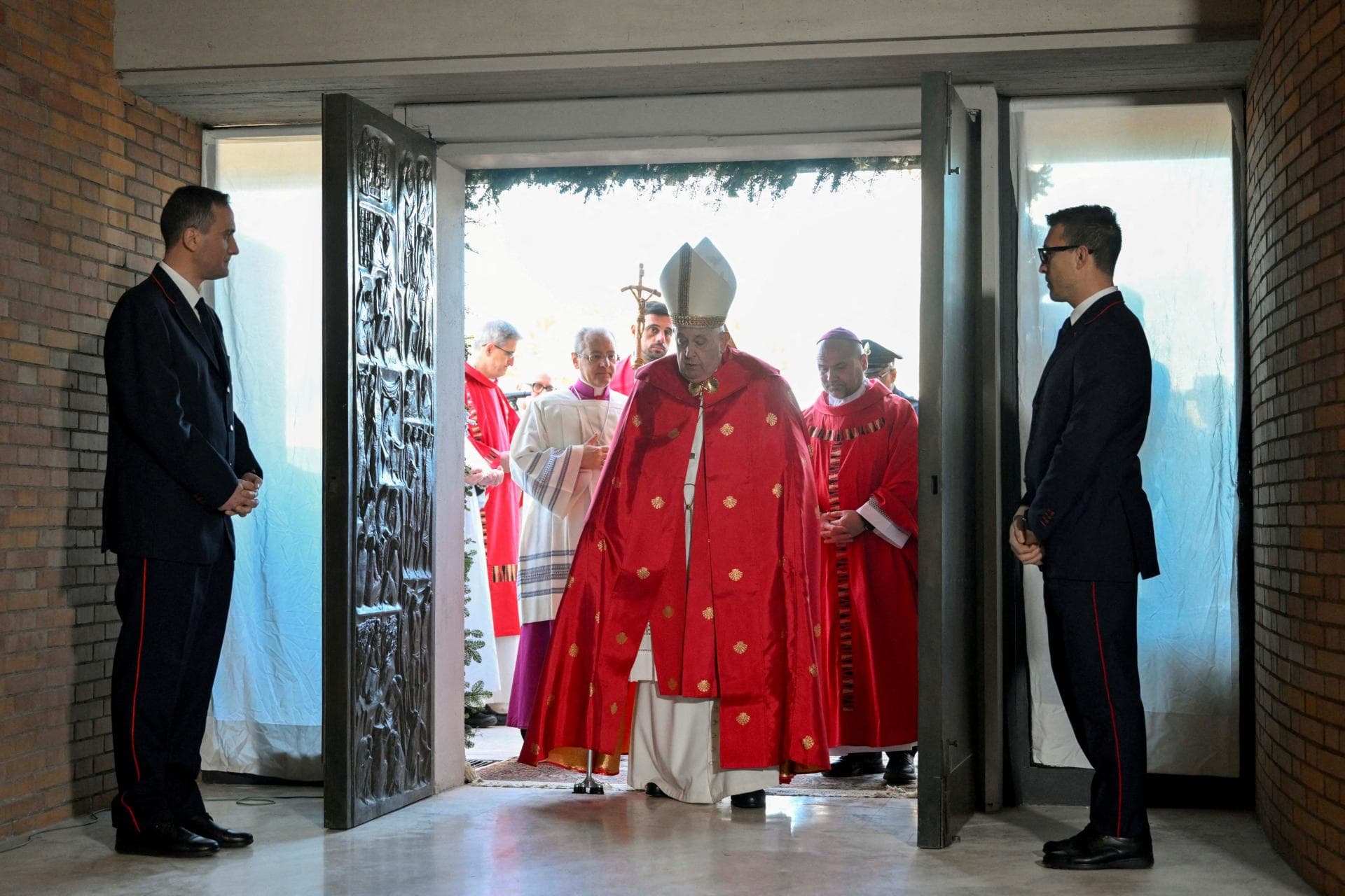 Papa deschide "Poarta Sfântă" specială pentru Anul Sfânt Catolic 2025
