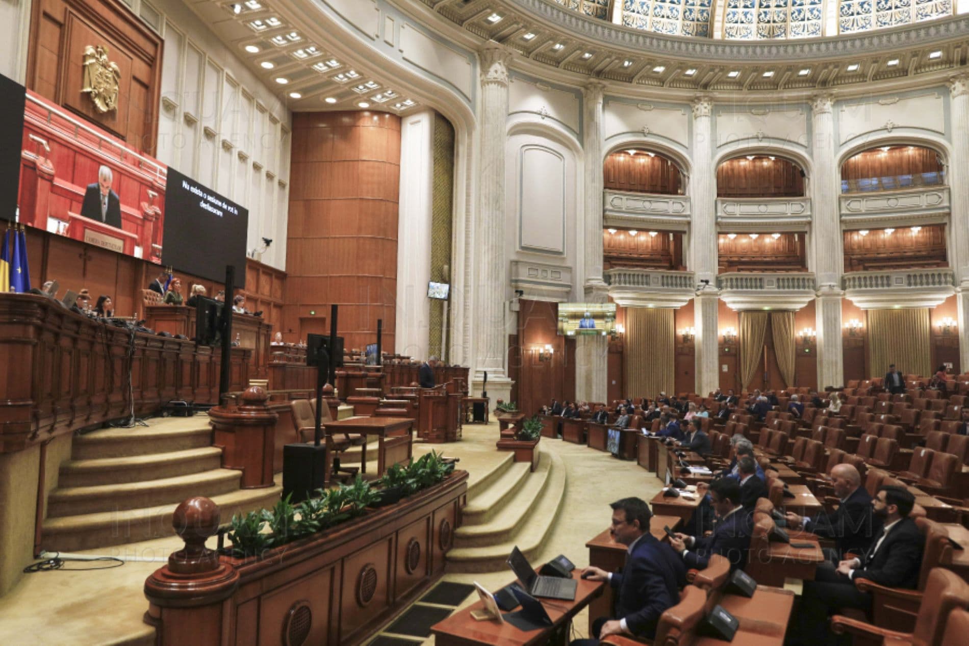 Parlamentari PSD și AUR, împreună într-un demers ce-l vizează pe premierul Bolojan